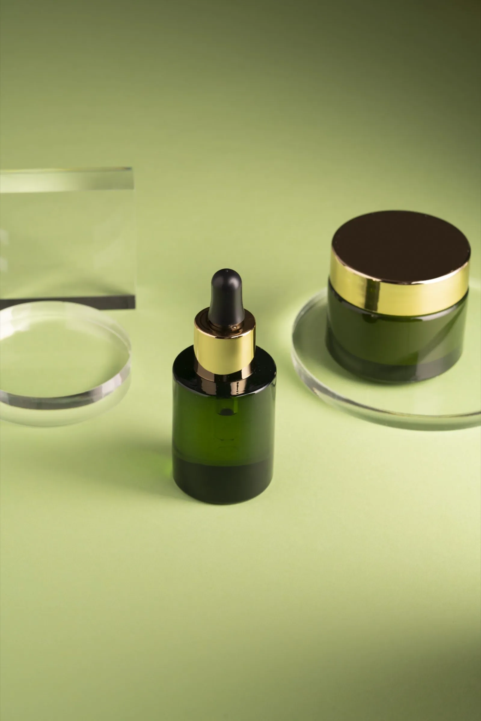 Serum met pipet, groen glas